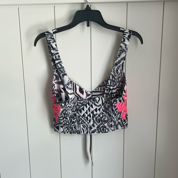 NWR LF Kiwi Tucker printed neon embroidered button down crop top - Picture 9 of 16